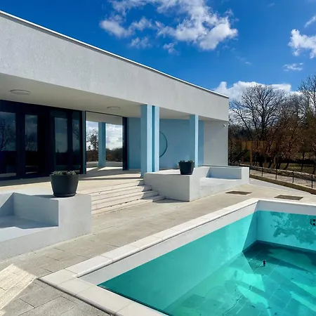 Casa Q Villa *